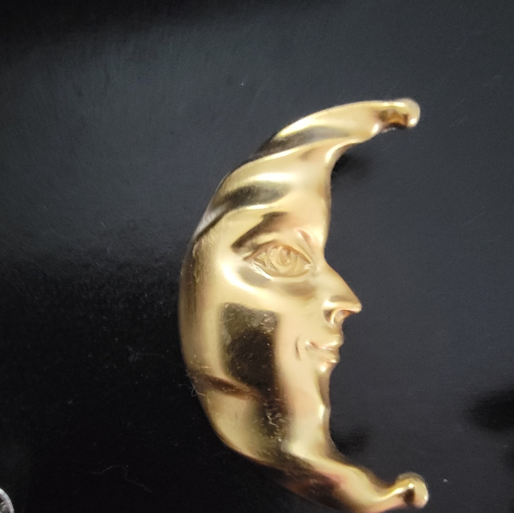 Pins - Picture 3 of 4